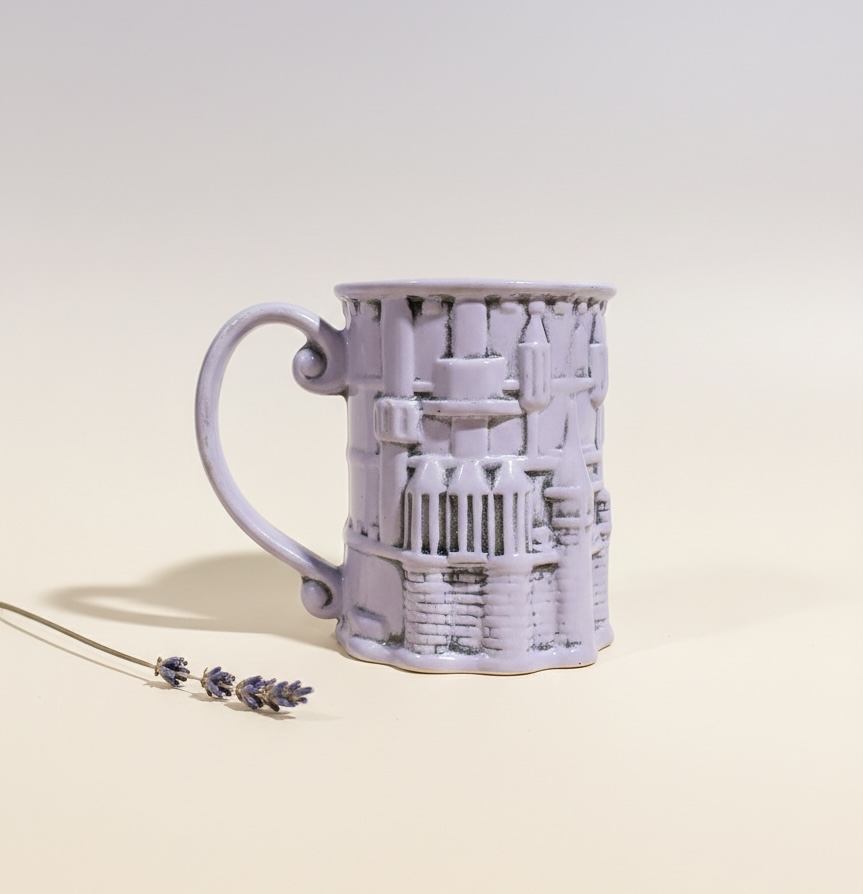 recrean la figura detallada de un castillo.